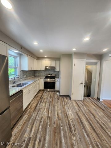 35821 Meyer Avenue, Eastlake, OH 44095