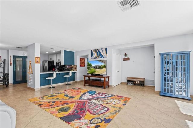 2625 N Whitewater Club Drive C, Palm Springs, CA 92262