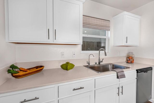 408 RICE Way, Los Banos, CA 93635