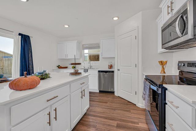 408 RICE Way, Los Banos, CA 93635