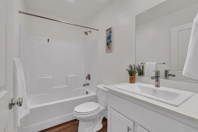 408 RICE Way, Los Banos, CA 93635