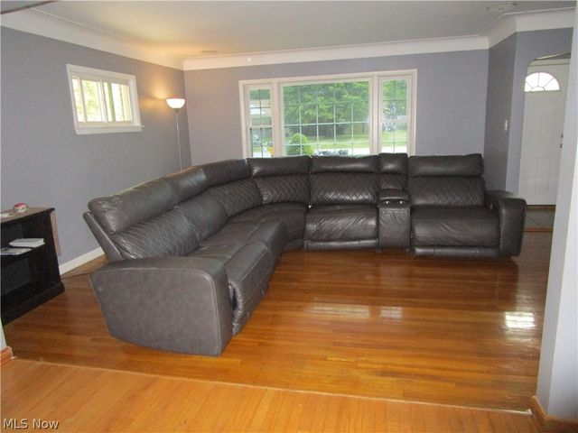 434 Douglas Boulevard, Richmond Heights, OH 44143