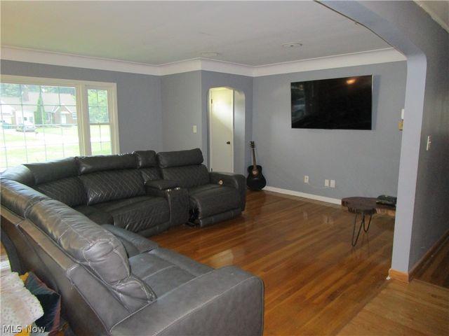 434 Douglas Boulevard, Richmond Heights, OH 44143