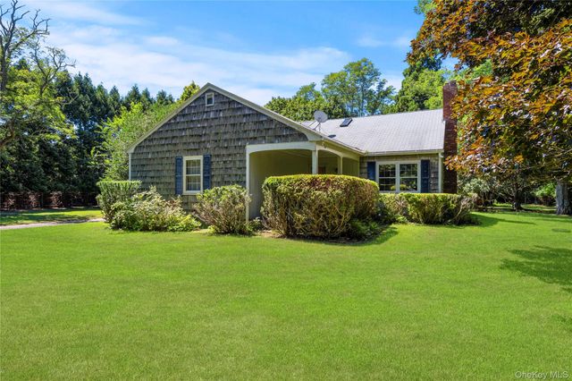 26 S Menantic Road, Shelter Island, NY 11964