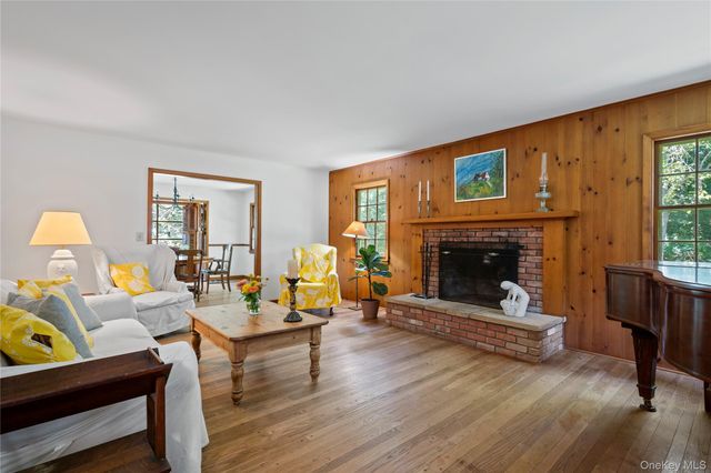 26 S Menantic Road, Shelter Island, NY 11964