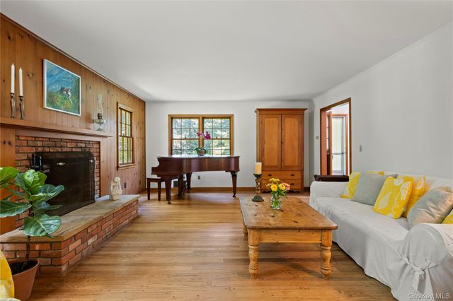 26 S Menantic Road, Shelter Island, NY 11964