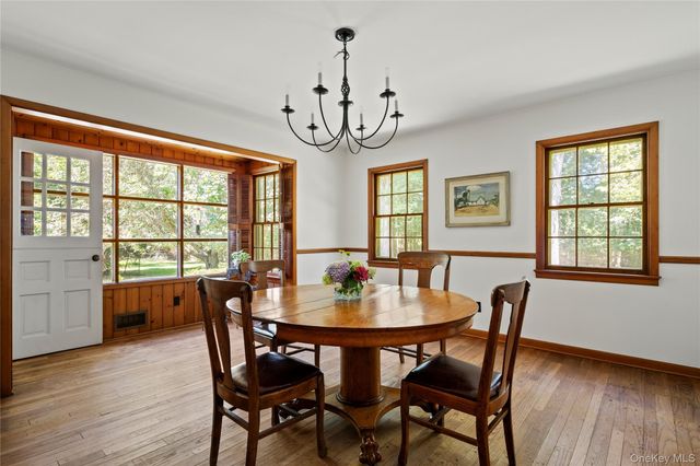 26 S Menantic Road, Shelter Island, NY 11964