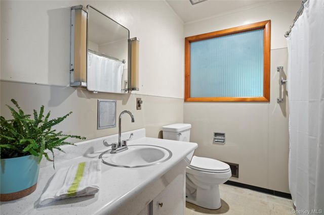 26 S Menantic Road, Shelter Island, NY 11964