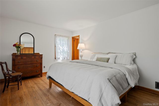 26 S Menantic Road, Shelter Island, NY 11964