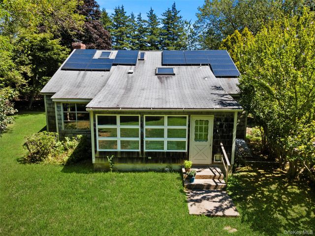 26 S Menantic Road, Shelter Island, NY 11964