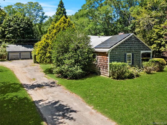 26 S Menantic Road, Shelter Island, NY 11964