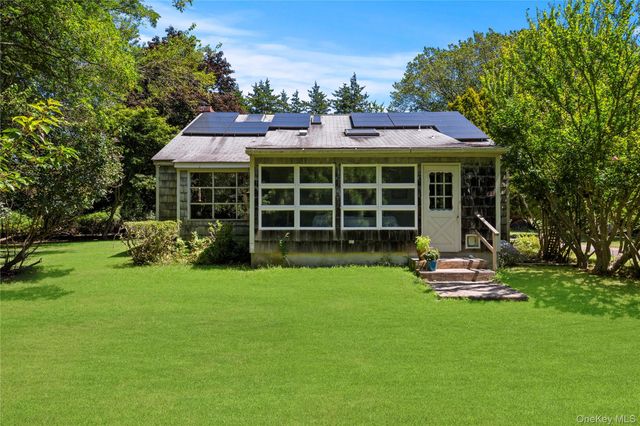 26 S Menantic Road, Shelter Island, NY 11964