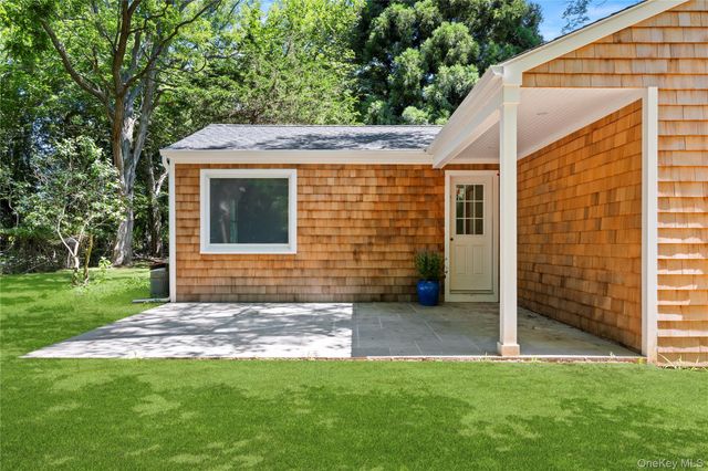 26 S Menantic Road, Shelter Island, NY 11964
