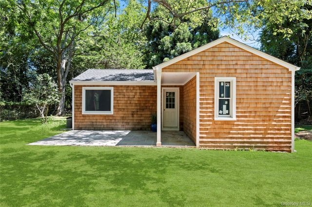 26 S Menantic Road, Shelter Island, NY 11964