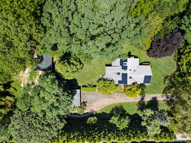 26 S Menantic Road, Shelter Island, NY 11964
