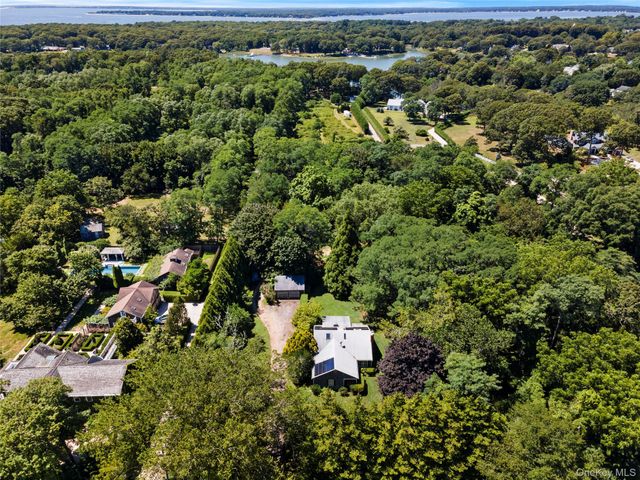 26 S Menantic Road, Shelter Island, NY 11964