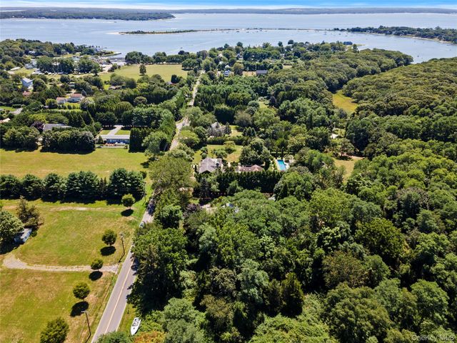 26 S Menantic Road, Shelter Island, NY 11964