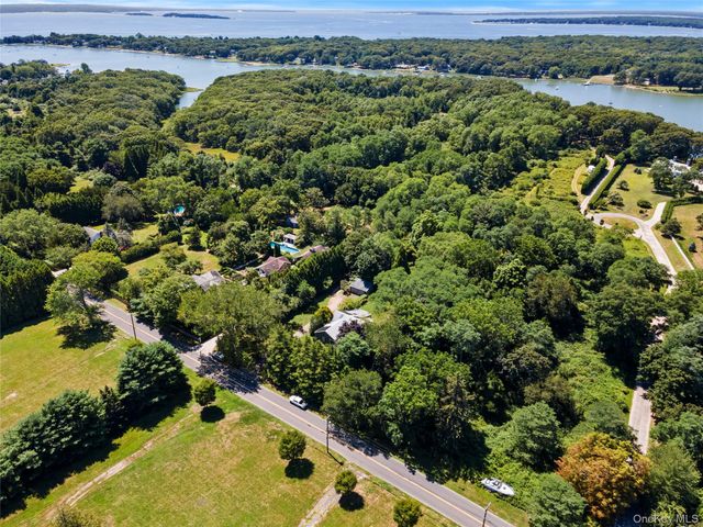 26 S Menantic Road, Shelter Island, NY 11964