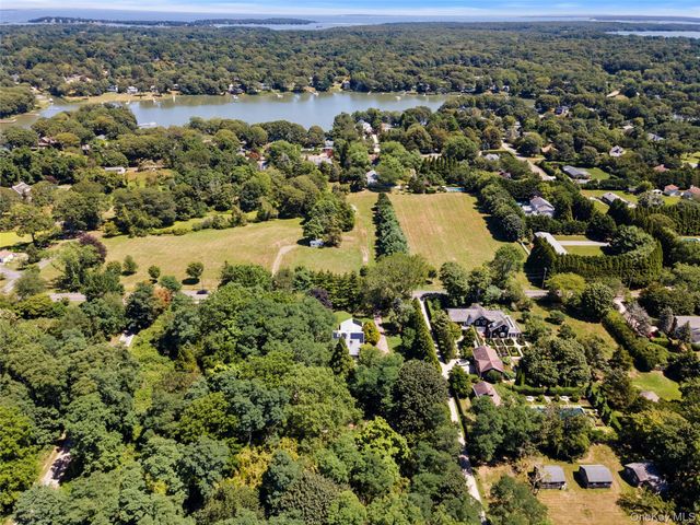 26 S Menantic Road, Shelter Island, NY 11964