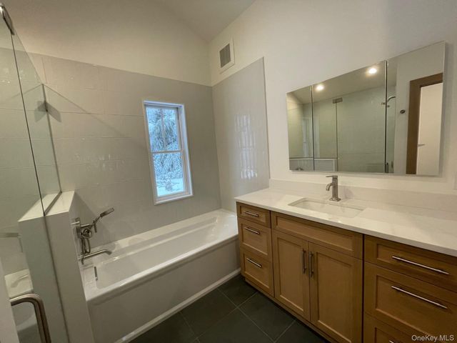 26 S Menantic Road, Shelter Island, NY 11964