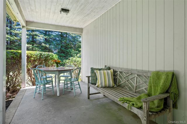 26 S Menantic Road, Shelter Island, NY 11964