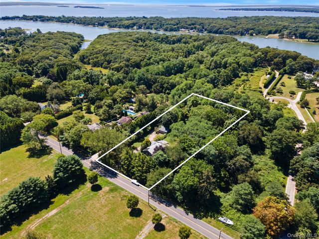 26 S Menantic Road, Shelter Island, NY 11964