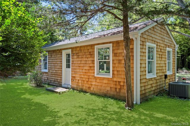 26 S Menantic Road, Shelter Island, NY 11964