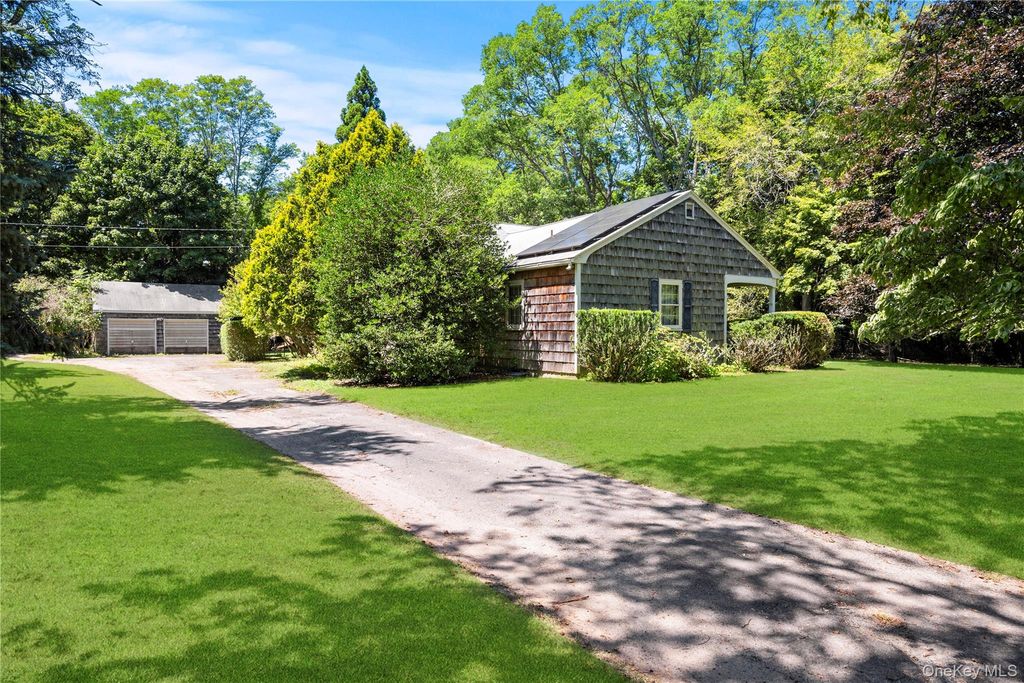 26 S Menantic Road, Shelter Island, NY 11964