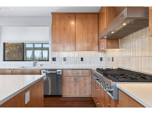 133 CEDAR FALLS Dr, Kelso, WA 98626