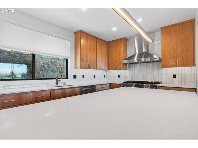 133 CEDAR FALLS Dr, Kelso, WA 98626