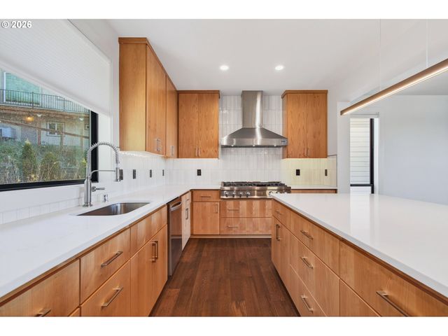 133 CEDAR FALLS Dr, Kelso, WA 98626