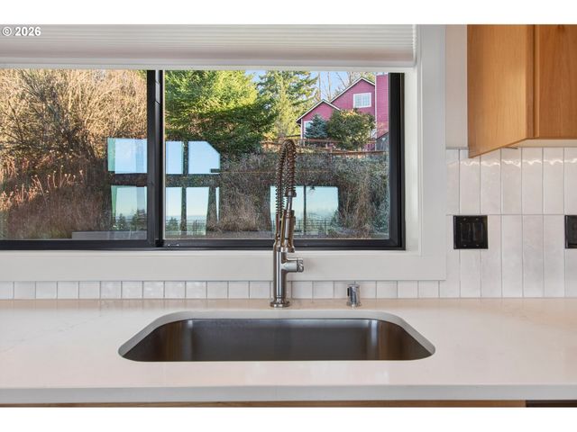 133 CEDAR FALLS Dr, Kelso, WA 98626