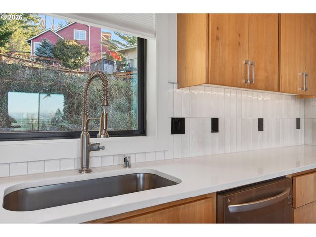 133 CEDAR FALLS Dr, Kelso, WA 98626