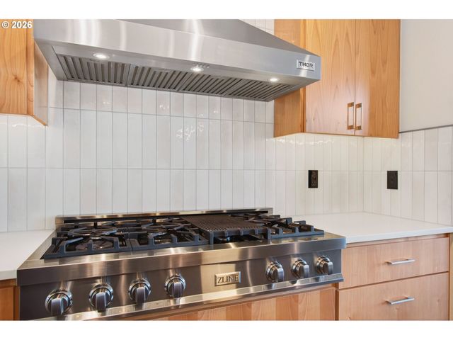 133 CEDAR FALLS Dr, Kelso, WA 98626