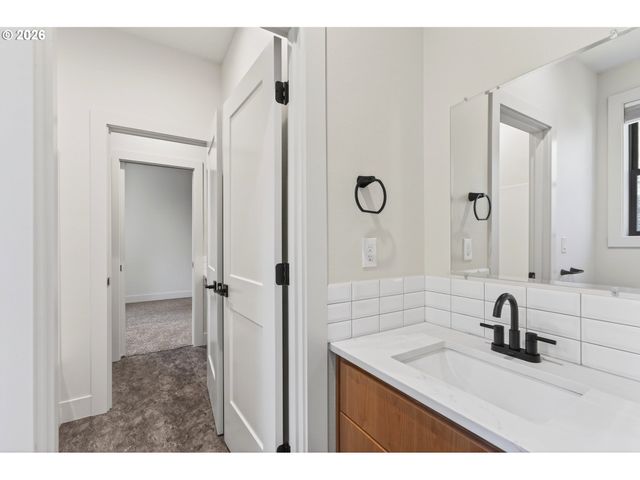 133 CEDAR FALLS Dr, Kelso, WA 98626