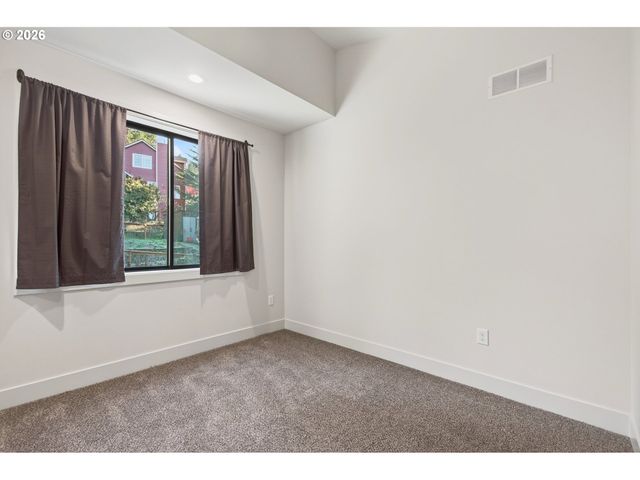 133 CEDAR FALLS Dr, Kelso, WA 98626