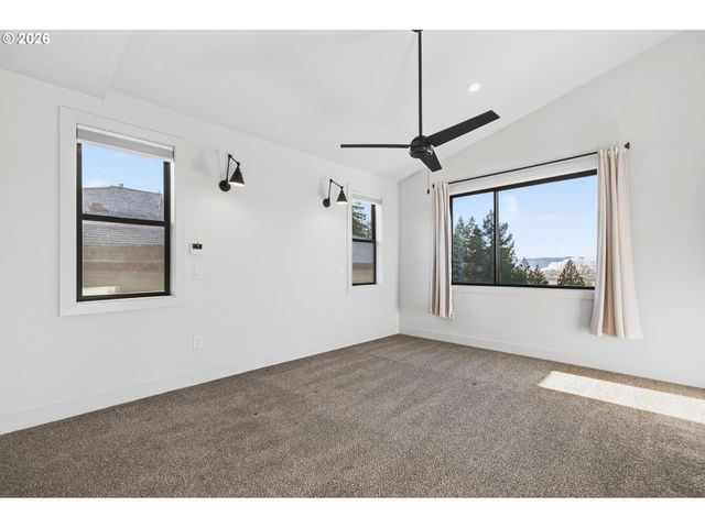 133 CEDAR FALLS Dr, Kelso, WA 98626