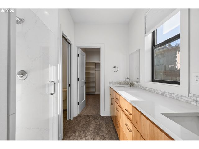 133 CEDAR FALLS Dr, Kelso, WA 98626