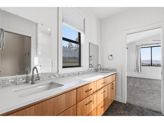 133 CEDAR FALLS Dr, Kelso, WA 98626