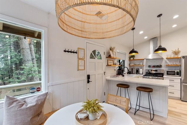 612 Sunderland Court, Lake Arrowhead, CA 92352