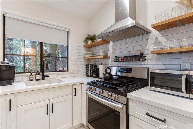 612 Sunderland Court, Lake Arrowhead, CA 92352