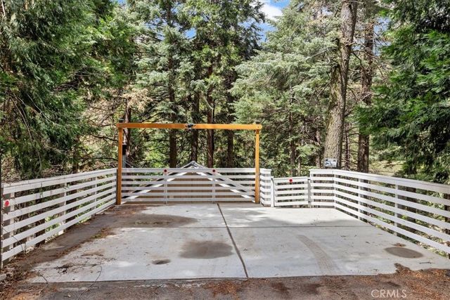 612 Sunderland Court, Lake Arrowhead, CA 92352