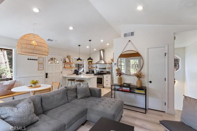 612 Sunderland Court, Lake Arrowhead, CA 92352