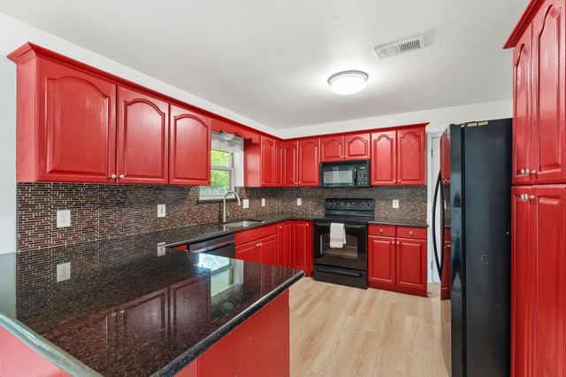 7324 Oakland Lane, North Richland Hills, TX 76180