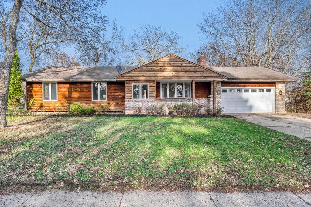 7556 Noble Avenue N, Brooklyn Park, MN 55443