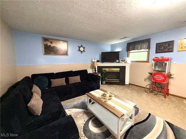 9 Willow Way, Canfield, OH 44406