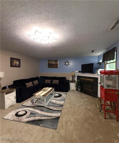 9 Willow Way, Canfield, OH 44406