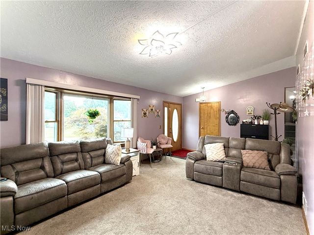 9 Willow Way, Canfield, OH 44406