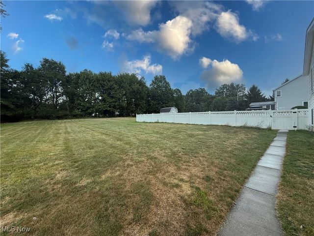 9 Willow Way, Canfield, OH 44406