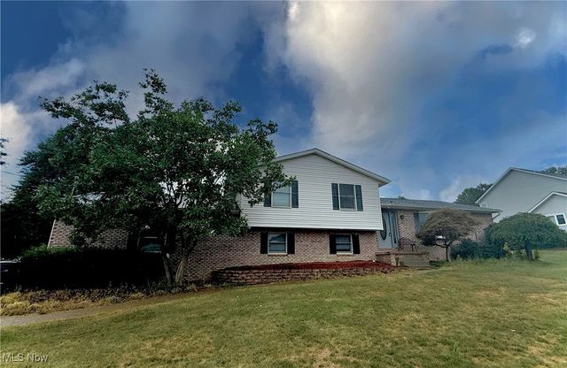 9 Willow Way, Canfield, OH 44406